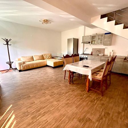 הוילה נהויו Casa Camelia מראה חיצוני תמונה